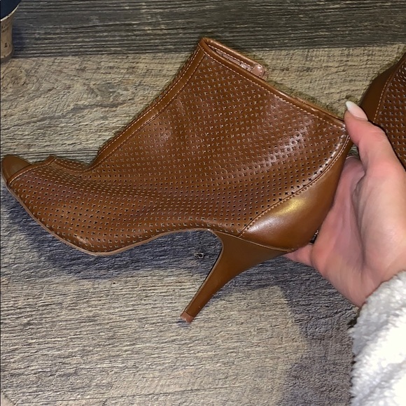 Open toe booties - Picture 2 of 5